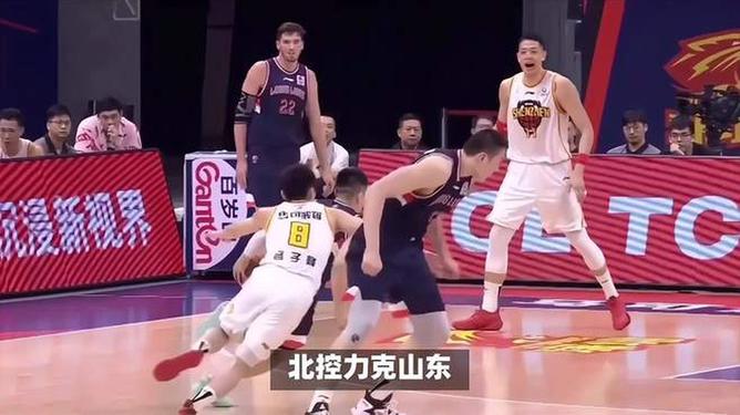 深圳男篮大放异彩，让球迷惊叹不已的简单介绍