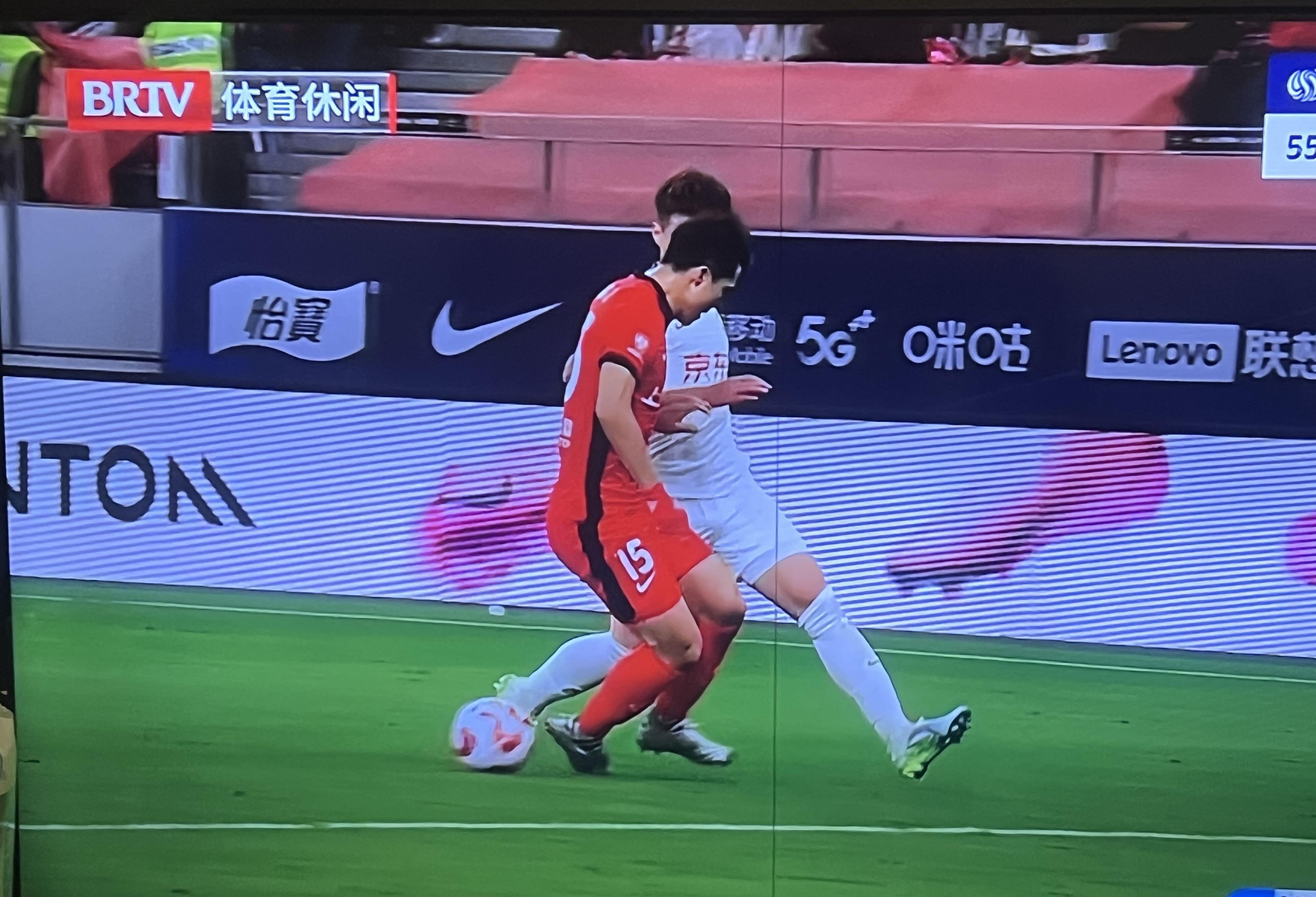 国安客场苦战，调整战术重新追赶！