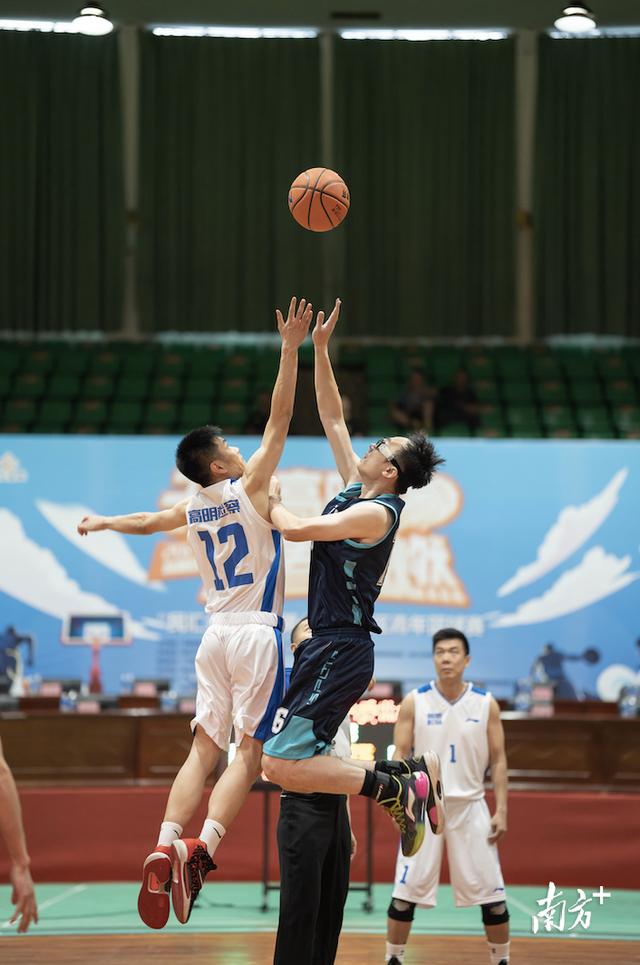 篮球比赛的高潮在跨国比拼中展露无遗