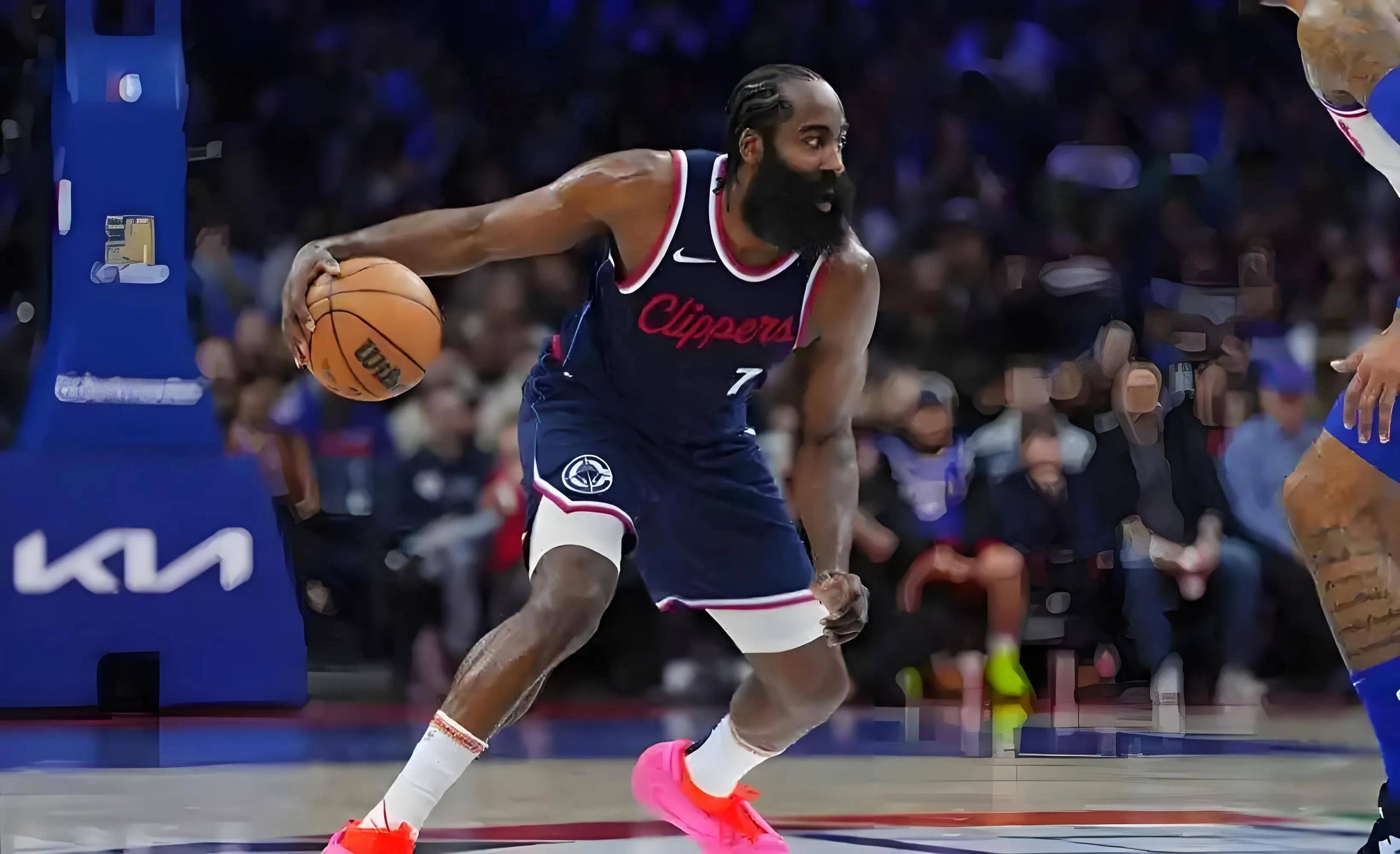 哈登成为队史三分王，刷新纪录引球迷狂欢