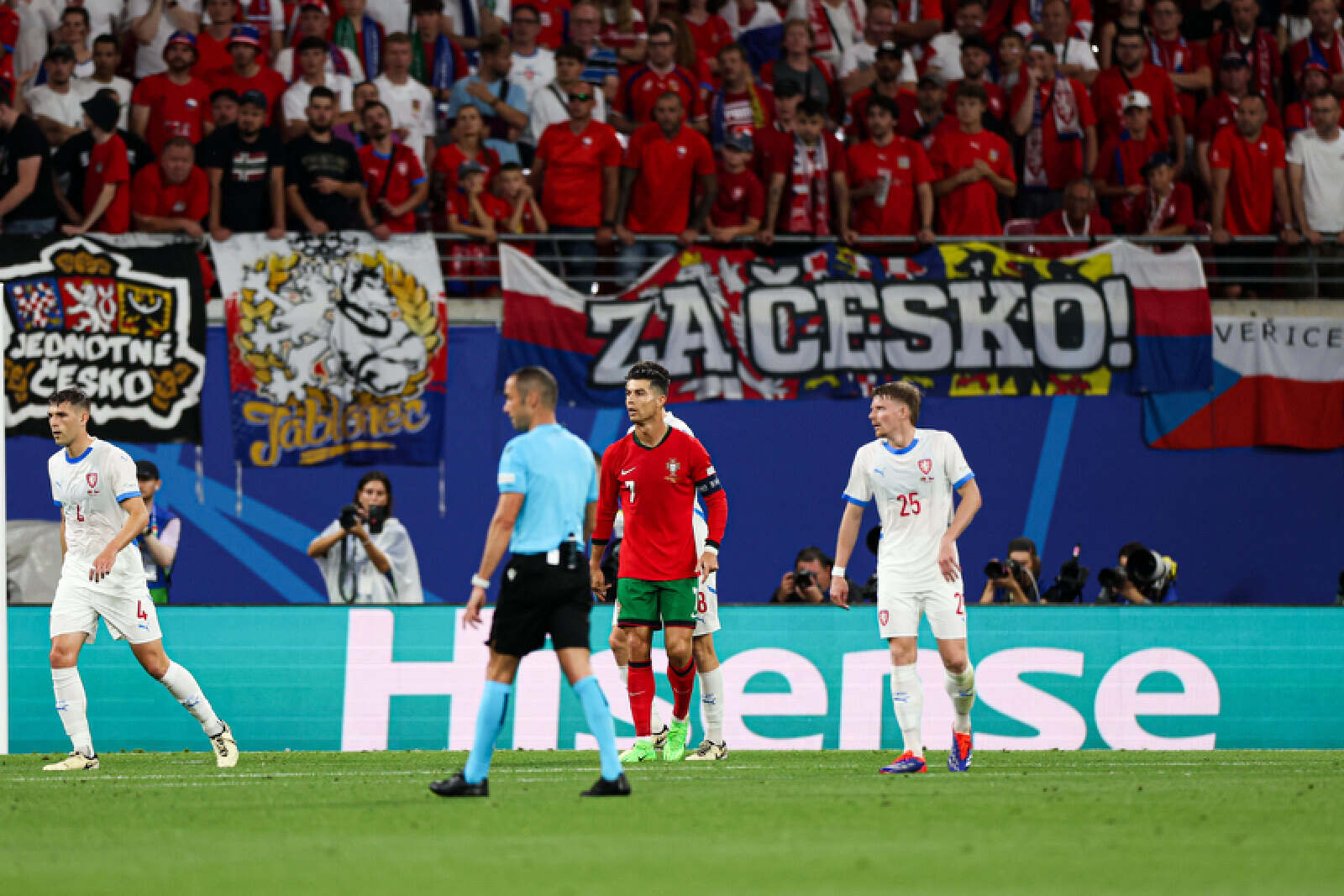 欧洲杯预选赛出现惊艳两回合，冷门双方一胜一负