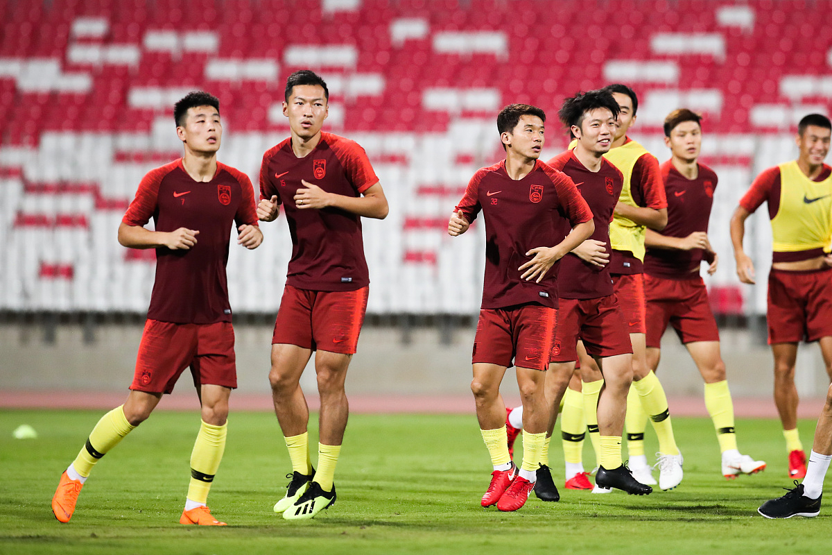 开云体育下载-热血搏杀，国足拼尽全力争取胜利