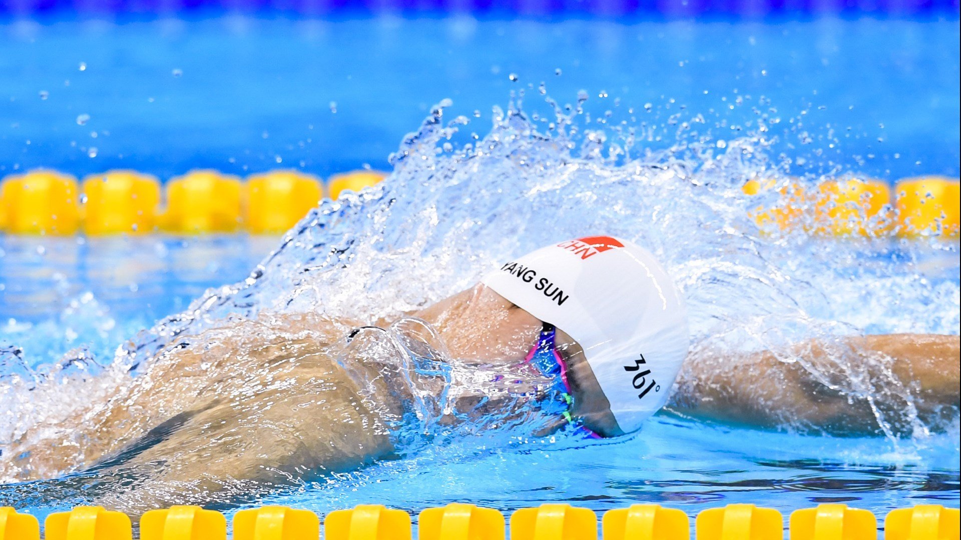 银绿风暴，当阿斯顿马丁的手术刀切开梅赛德斯的铠甲，佩雷兹的独舞统治全场