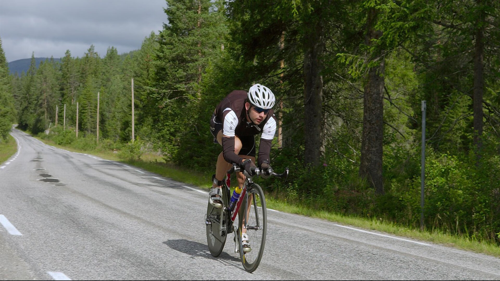 羽坛悲欢两重天，韩国队团队完胜，陈雨菲逆境刷新纪录