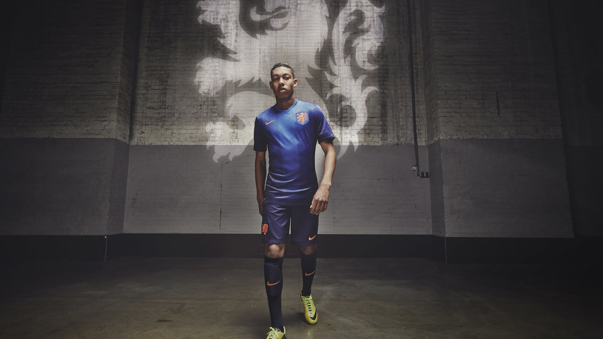 绝地反击！红魔啸天，维斯塔潘刀尖上的芭蕾绝杀威廉姆斯